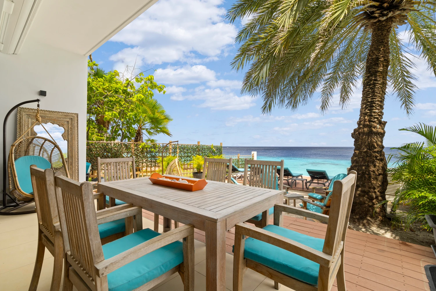 caren paradise -true media culture-01.jpg