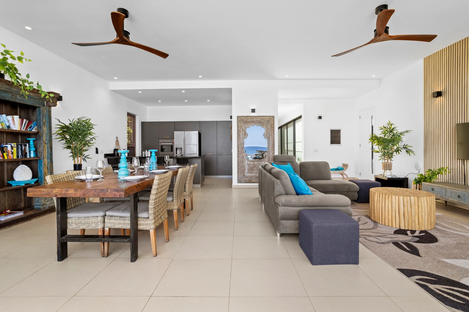 caren paradise -true media culture-01.jpg