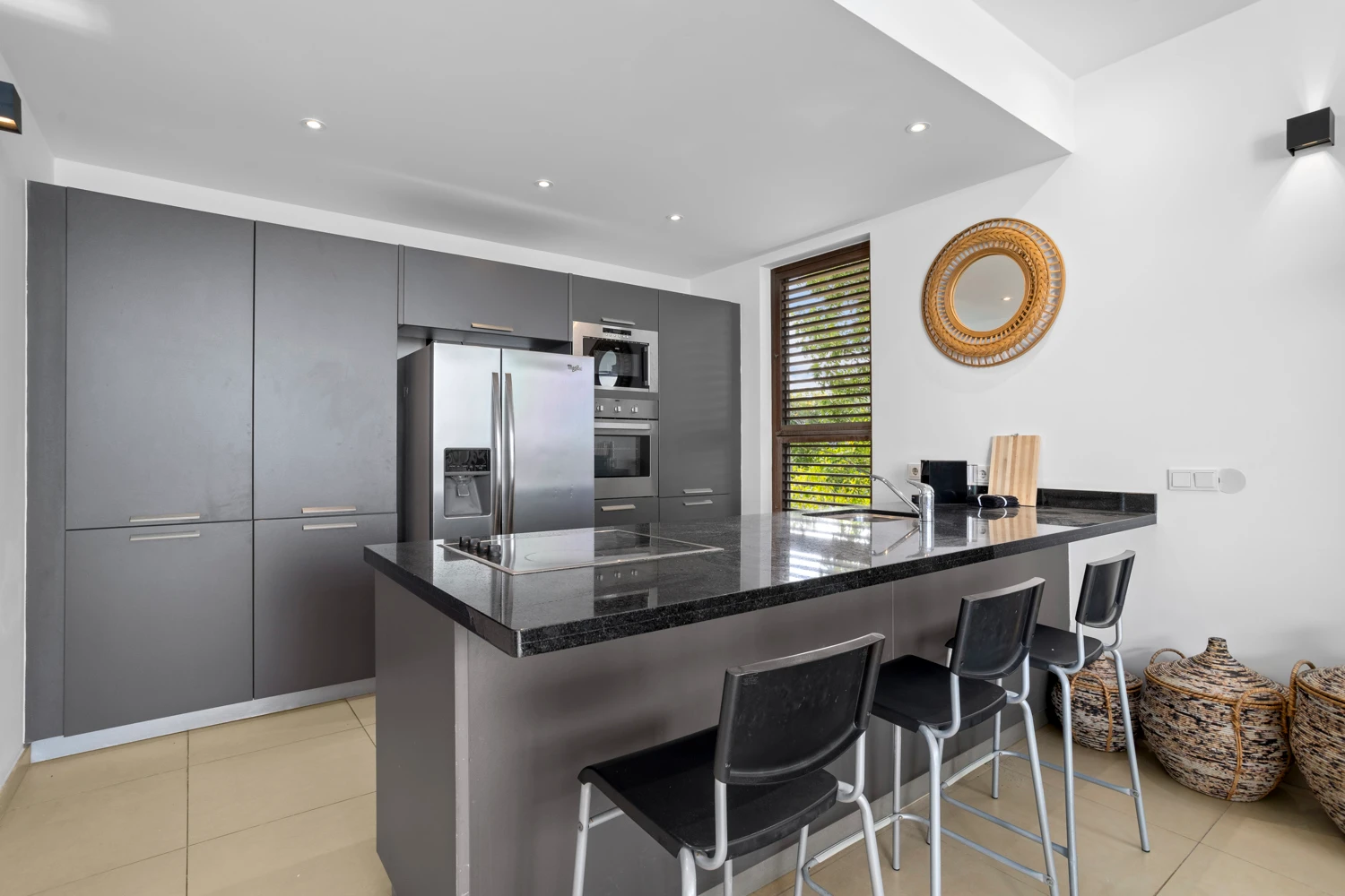 caren paradise -true media culture-01.jpg